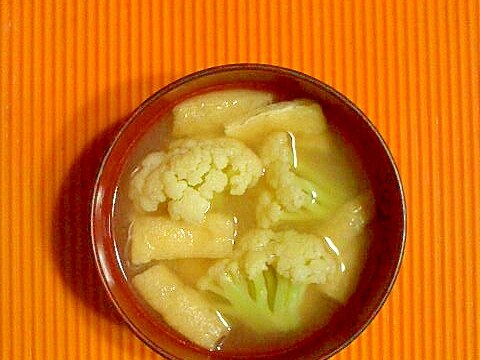 カリフラワーと油揚げの味噌汁♪